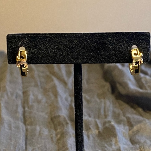 Tory Burch small serif T black enamel huggie hoops - Picture 4 of 10